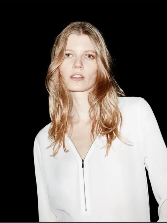 Ardene Tops - Ardene long sleeve top featuring a V-neckline with a silver front zipper M